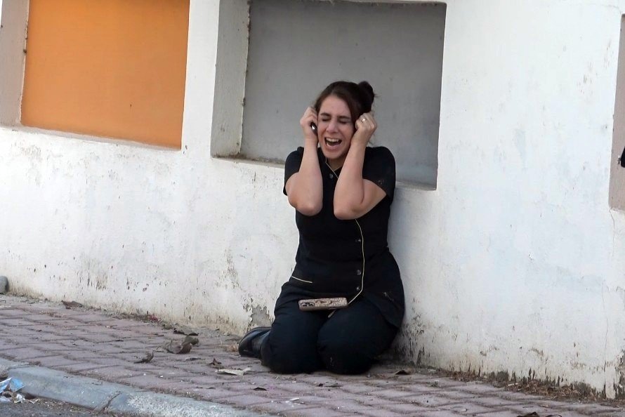 Aracın içinde kurşun yağmuruna tuttular! Yakınları sinir krizi geçirdi