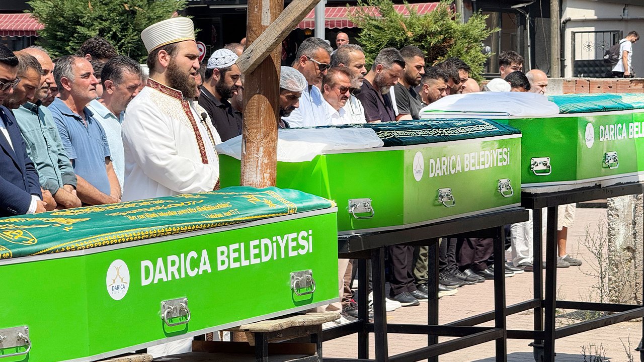 Cesetleri bulunan 3 kardeş gözyaşlarıyla defnedildi! Doğum gününde toprağa girdi