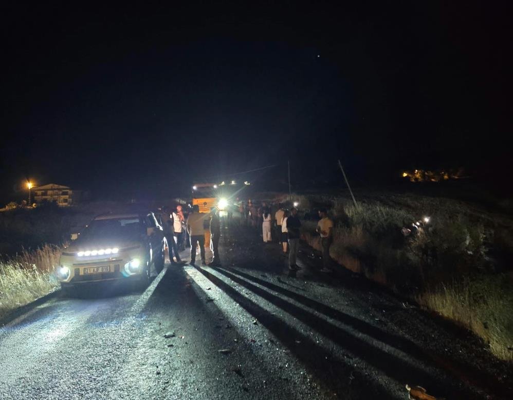 Diyarbakır'da feci kaza! Hatalı sollama sonlarını getirdi: 2 ölü, 1 yaralı