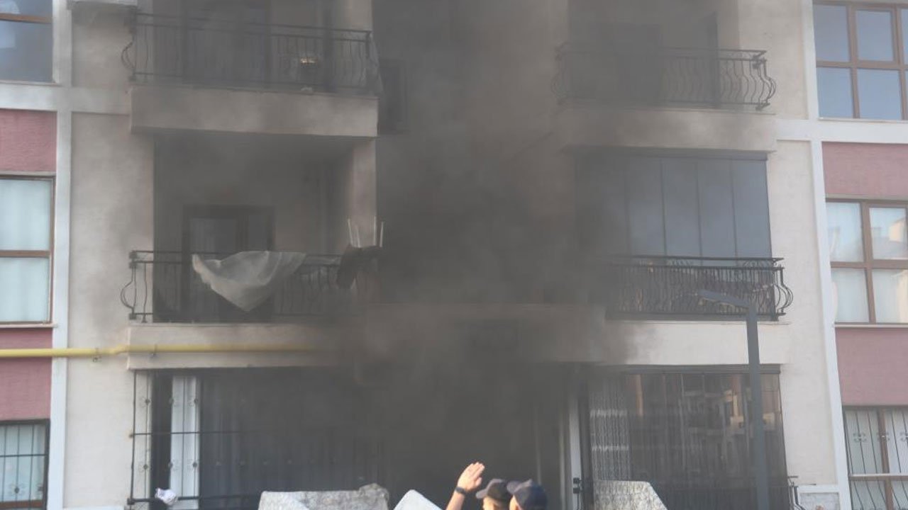 Elazığ'da bina yangını! İnsanlar mahsur kaldı, çok sayıda ekip olay yerinde