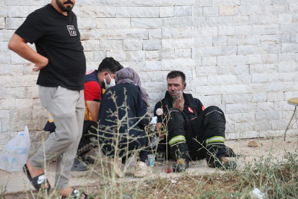 Elazığ'da bina yangını! İnsanlar mahsur kaldı, çok sayıda ekip olay yerinde