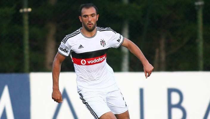 serdar Kurtuluş 2006-2009 yılları arasında Beşiktaş'ta forma giydi.