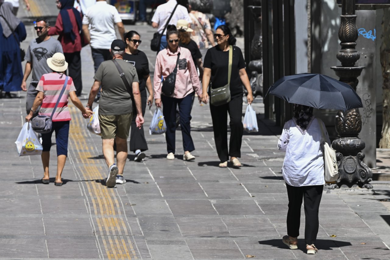 Pazar ve pazartesiye dikkat! 40 dereceyi gören iller artıyor... Serin hava için tarih belli oldu