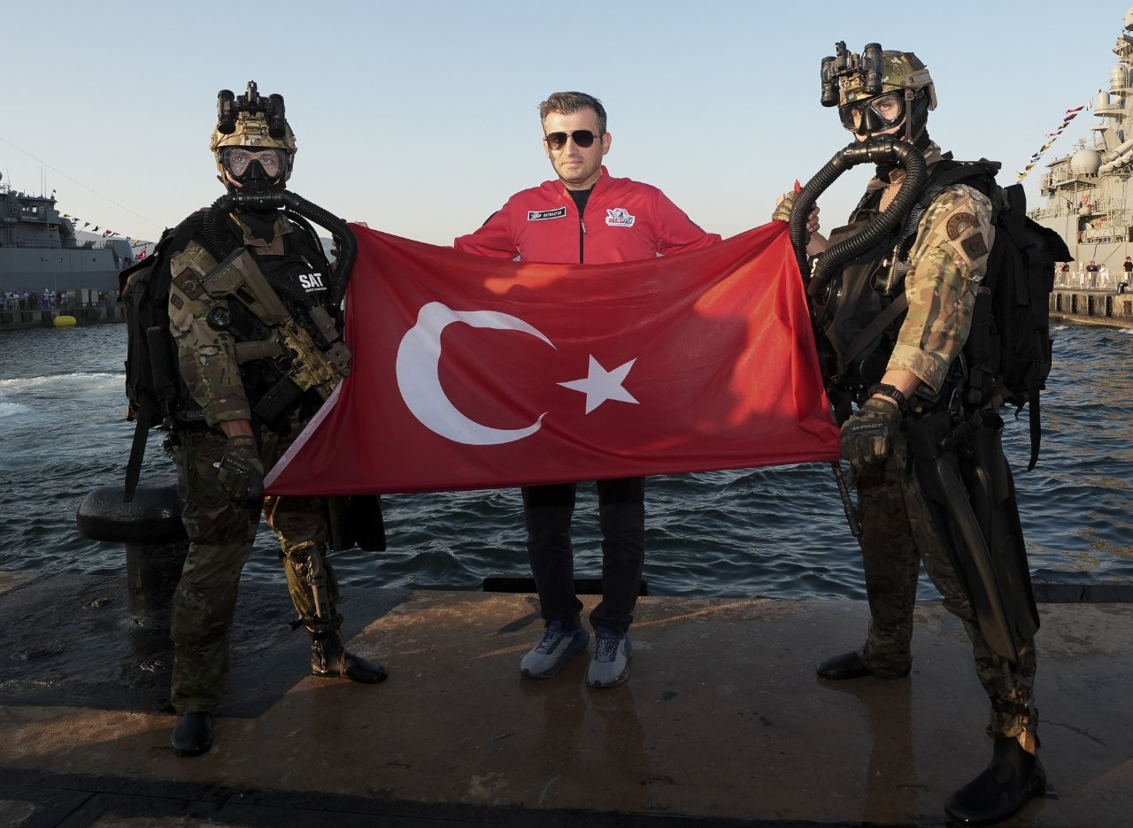 Selçuk Bayraktar paylaştı... Mavi Vatan'da sahne SAT ve SAS komandolarının!