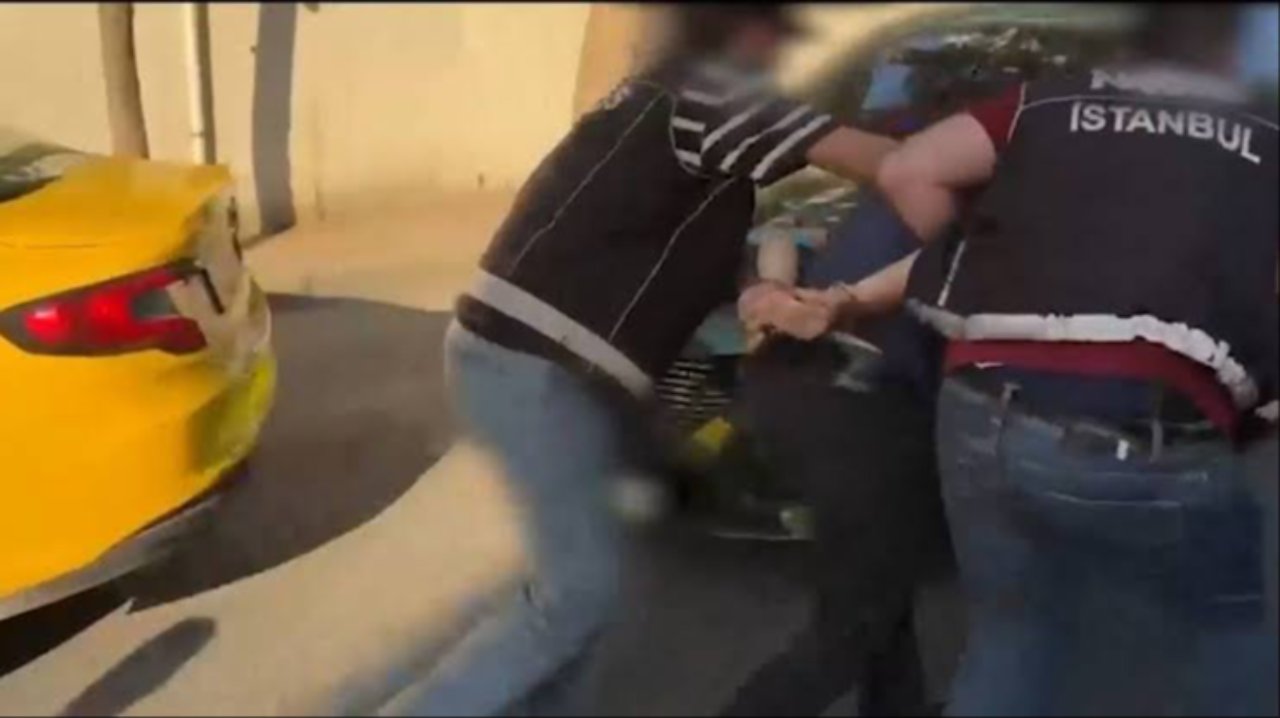 Taksiyle uyuşturucu sevkiyatına polis baskını