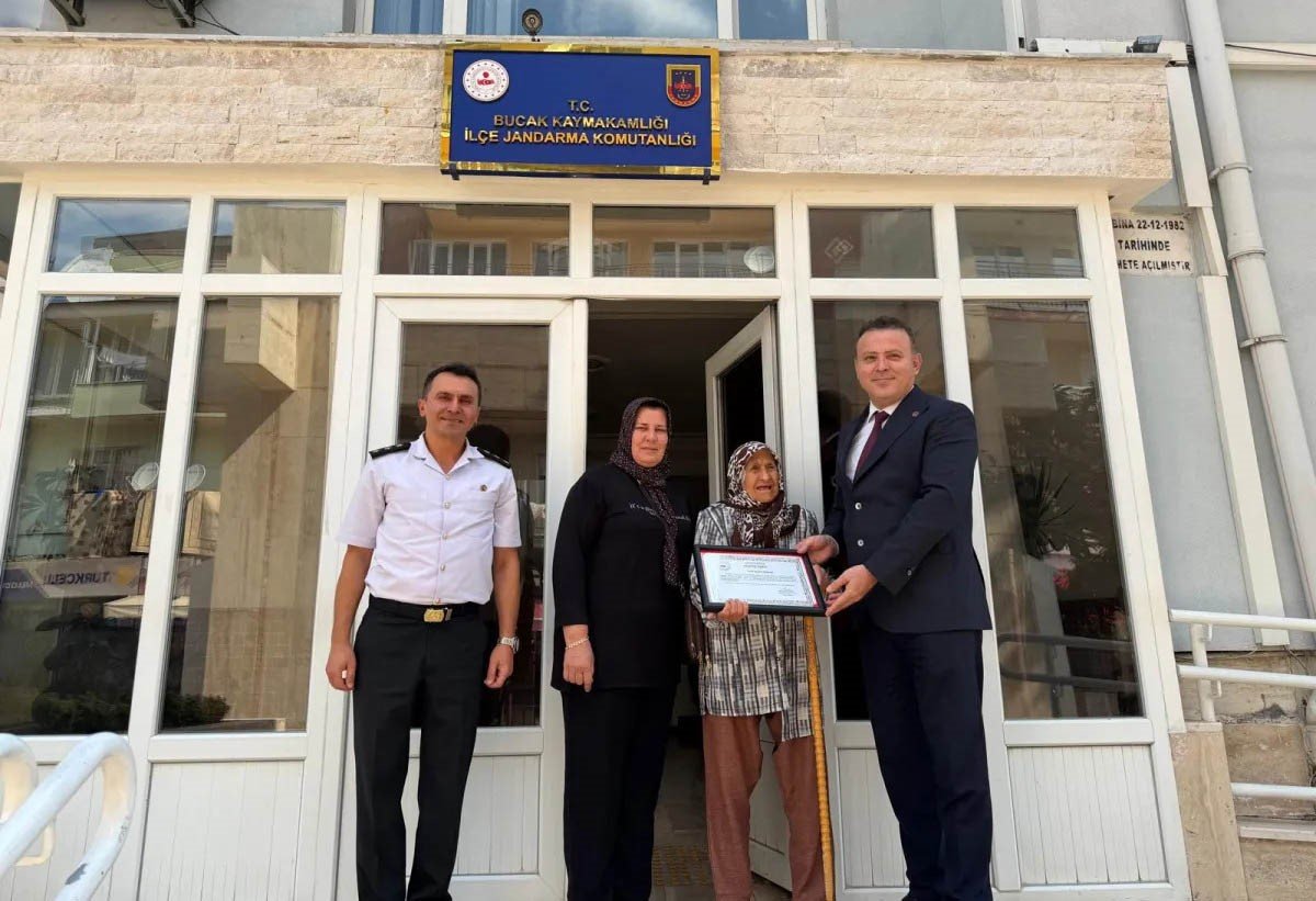 Yıllarca simit satarak aldıkları daireyi bakın nereye bağışladılar! Yürek ısıtan hareket
