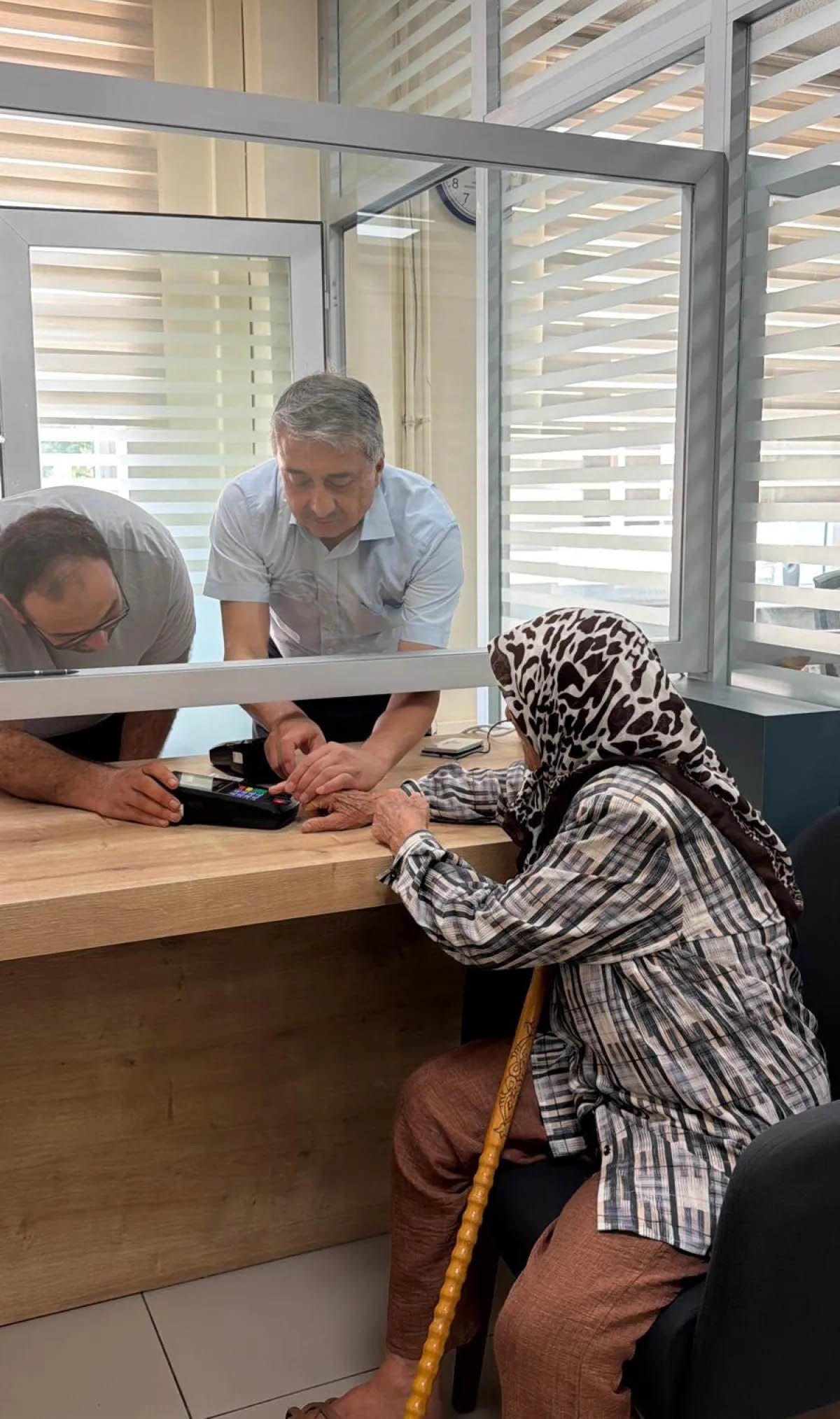 Yıllarca simit satarak aldıkları daireyi bakın nereye bağışladılar! Yürek ısıtan hareket