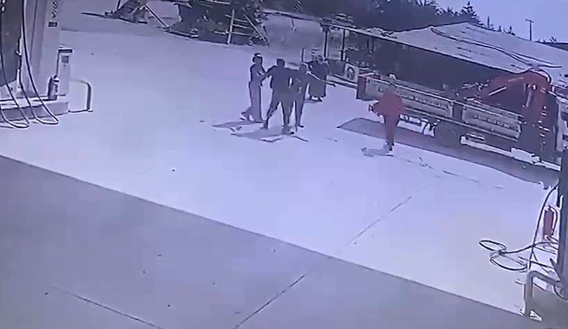 Ailesinin yanında silah çekti, kaçırdı! Korku dolu anların görüntüsü çıktı, JASAT’tan saldırgana jet baskın, aynı gün yakalanıp tutuklandı