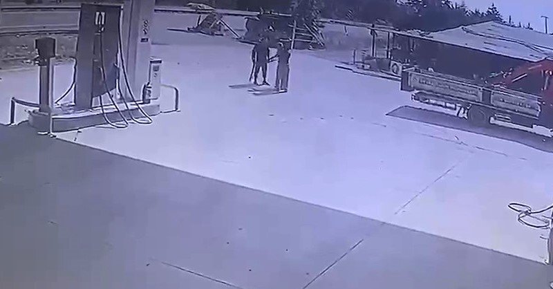 Ailesinin yanında silah çekti, kaçırdı! Korku dolu anların görüntüsü çıktı, JASAT’tan saldırgana jet baskın, aynı gün yakalanıp tutuklandı