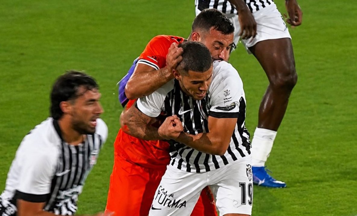 Beşiktaş'tan maç esnasında kırmızı kart tepkisi!