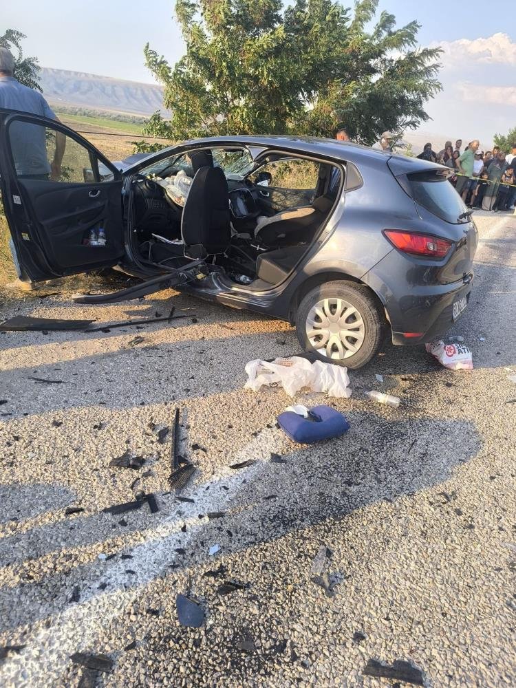 Çankırı'da can pazarı! Arabalar çarpıştı, ölü ve yaralılar var