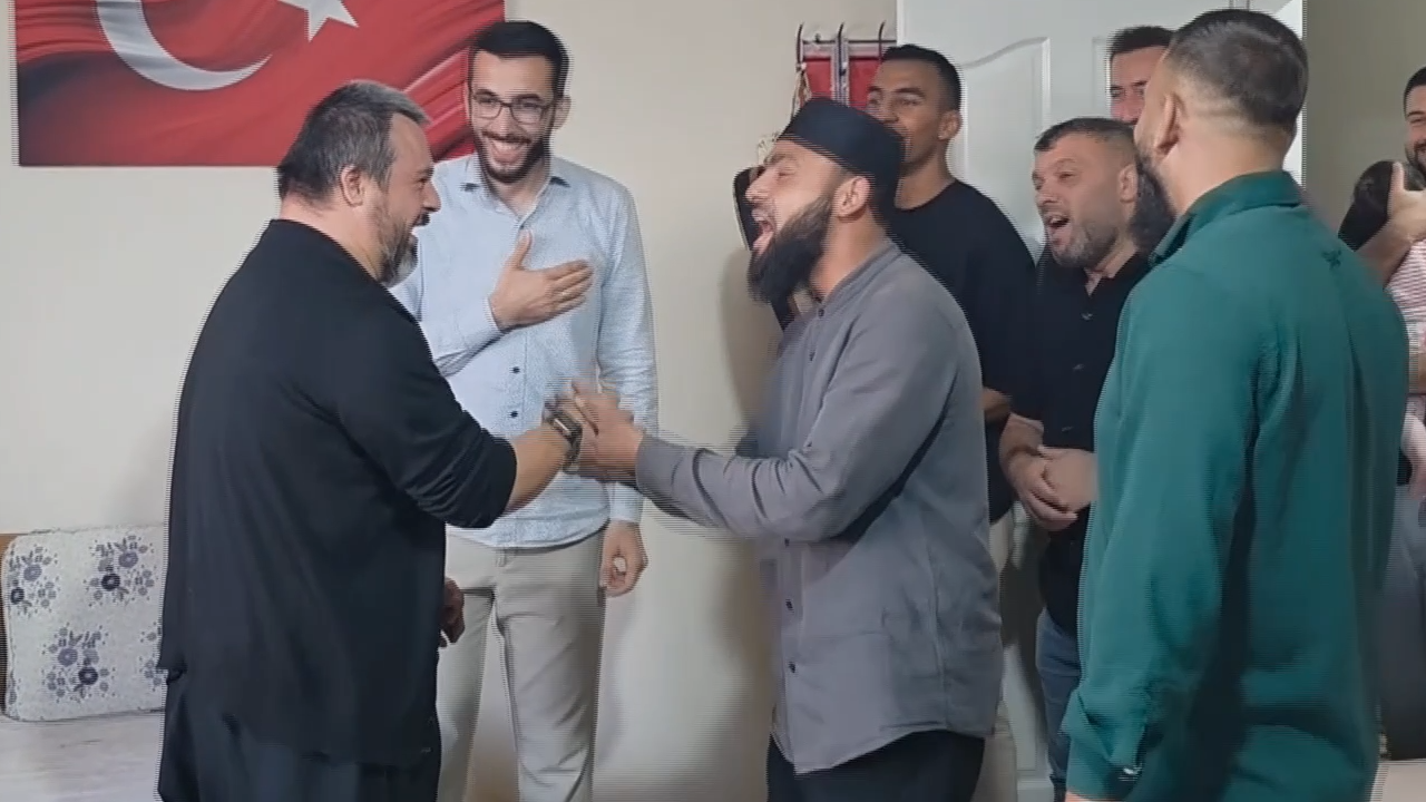 Down sendromlu Savaş’ın ezan aşkı yürekleri ısıttı: Fenomen isim Feke’ye geldi