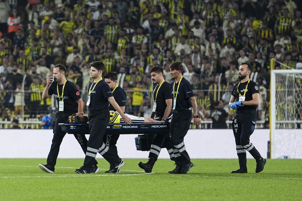 Kerem Aktürkoğlu'nun hastaneye götürüldüğü an