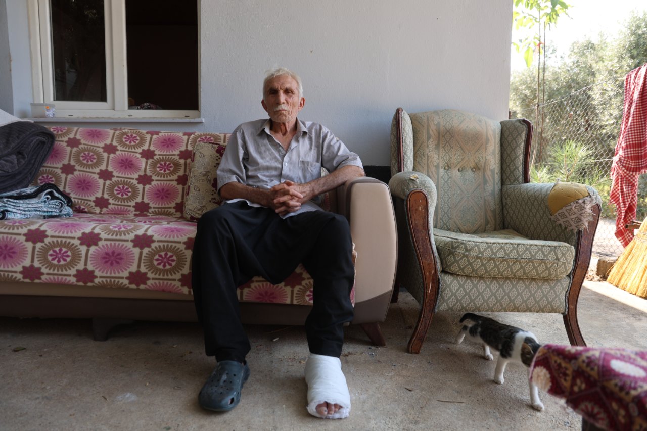 Kırık ayakla dolmuşa binip eve gitti! Sürücüden yaşlı adama utandıran duyarsızlık! Arabayla çarpıp geçti