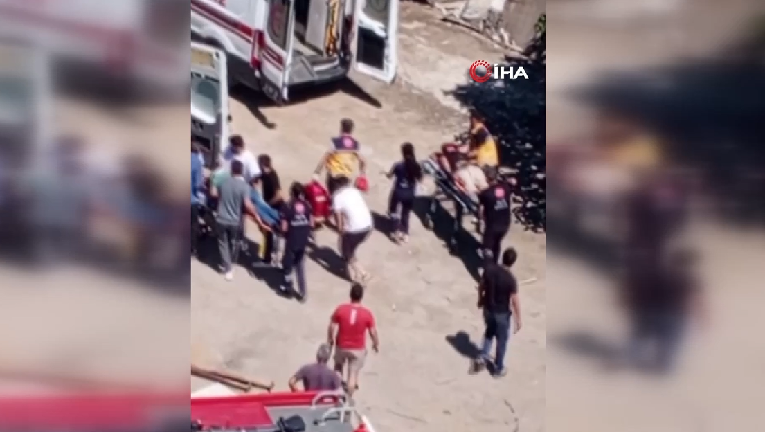 Sultanbeyli’de korkunç olay! Üzerlerine çelik çatı çöktü: 2 işçi yaralı