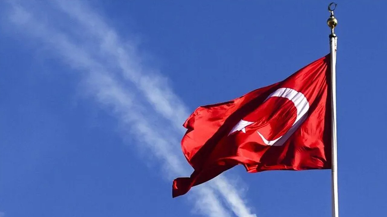 Avşar Tepe'de Türk bayrağına saldırı! Valilik harekete geçti
