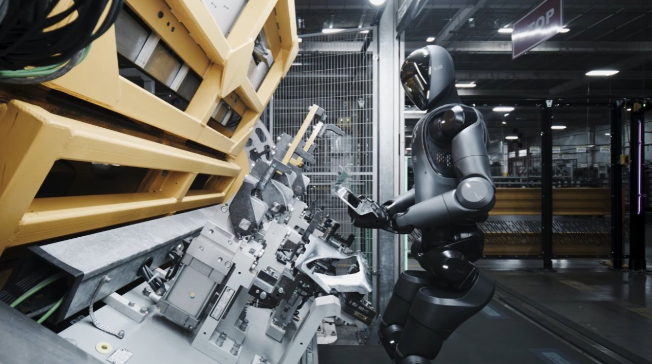 BMW, Tesla, Mercedes ve Hyundai harekete geçti! Otomobil fabrikalarında insansı robot dönemi