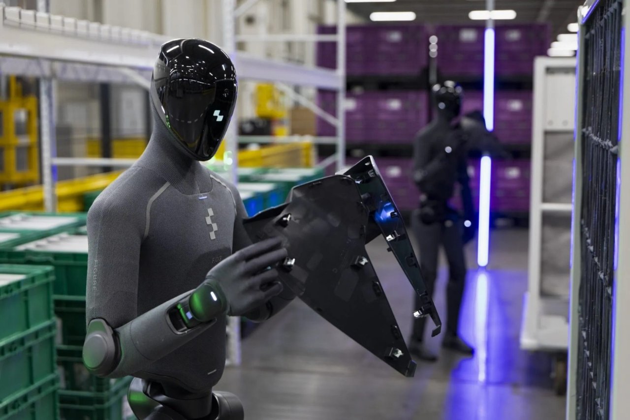 BMW, Tesla, Mercedes ve Hyundai harekete geçti! Otomobil fabrikalarında insansı robot dönemi