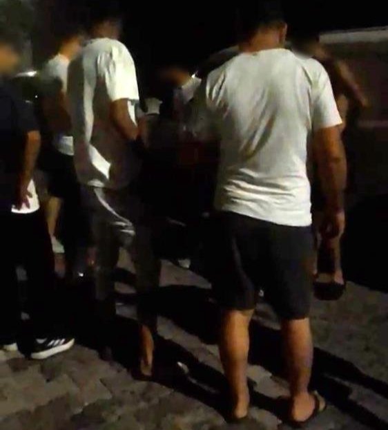 Saldırgan şahsın, mahalleli tarafından darp anları