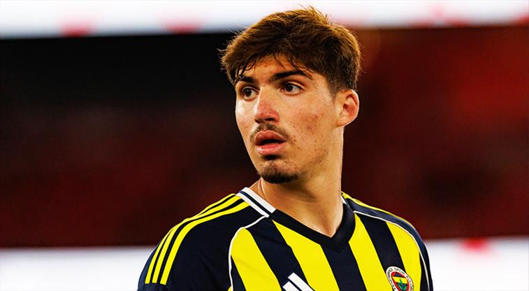 Fenerbahçe stoper transferi için düğmeye bastı: Hedefte eski yıldızları var