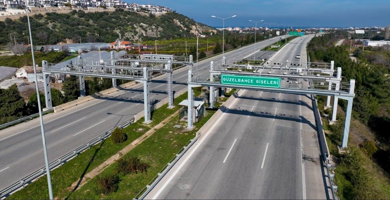 Milyonlarca sürücü için müjde! Bakan Uraloğlu açıkladı! Gişeler tarihe karışıyor, 8 istasyona daha geliyor