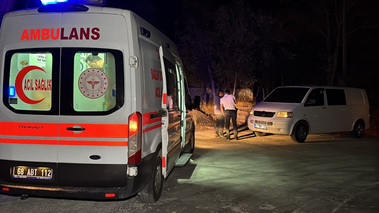 Minibüsün tavanına bağlı ipte asılı bulundu! Korkunç ölümde şüpheli bulgular