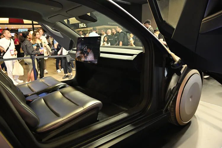 Tesla sürücüsüz taksisini tanıtmaya hazırlanıyor! Tarih belli oldu