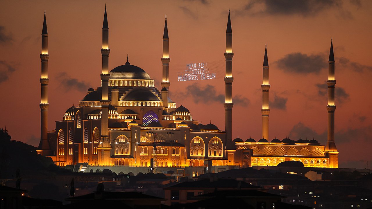 Türkiye'nin dört bir yanında Mevlid Kandili coşkusu! Camiler doldu taştı