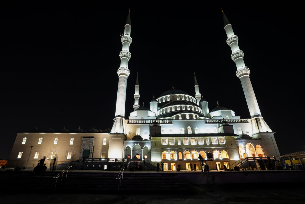 Türkiye'nin dört bir yanında Mevlid Kandili coşkusu! Camiler doldu taştı