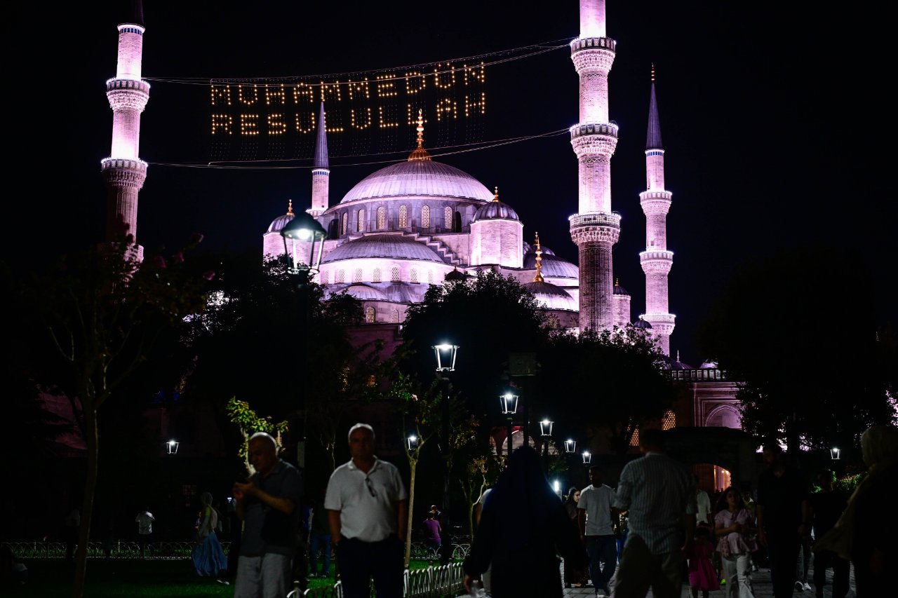Türkiye'nin dört bir yanında Mevlid Kandili coşkusu! Camiler doldu taştı