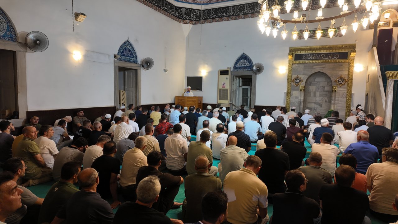 Türkiye'nin dört bir yanında Mevlid Kandili coşkusu! Camiler doldu taştı