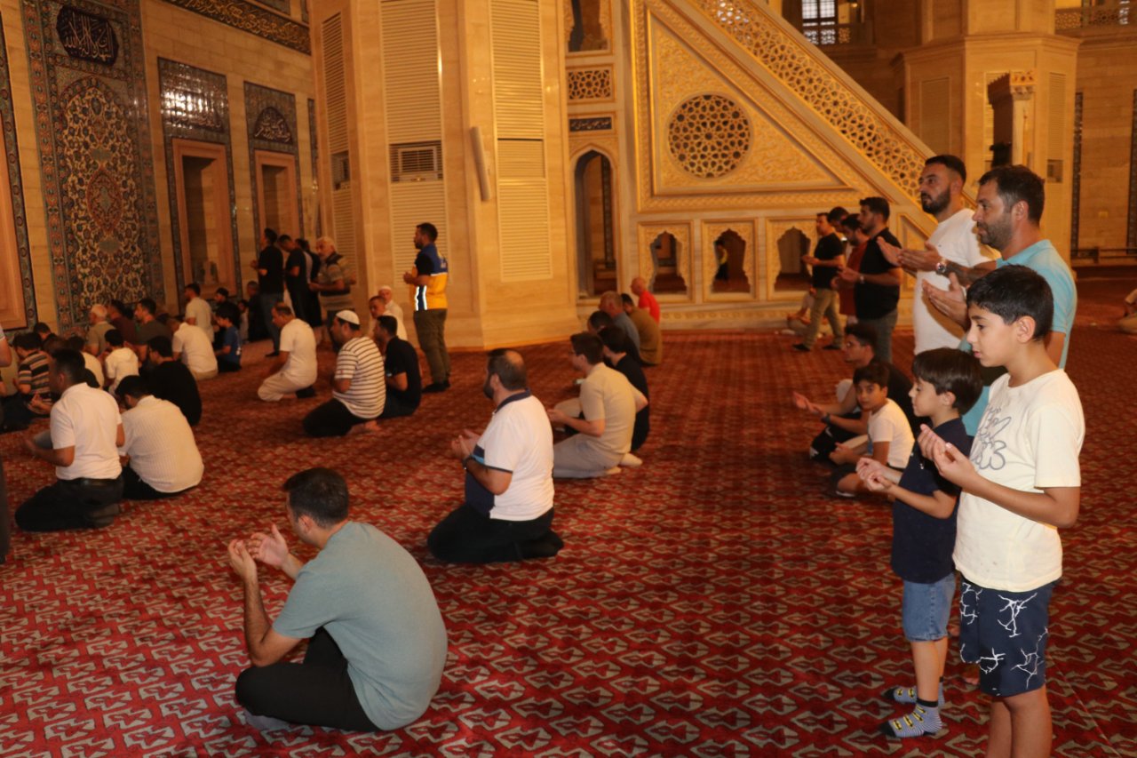 Türkiye'nin dört bir yanında Mevlid Kandili coşkusu! Camiler doldu taştı