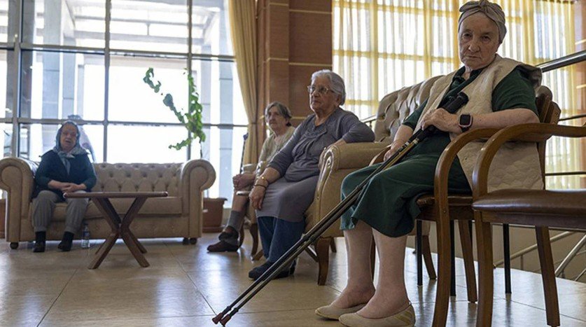 500 ilçeden daha kalabalık! Yaşlı nüfus artıyor huzurevi yetmiyor...