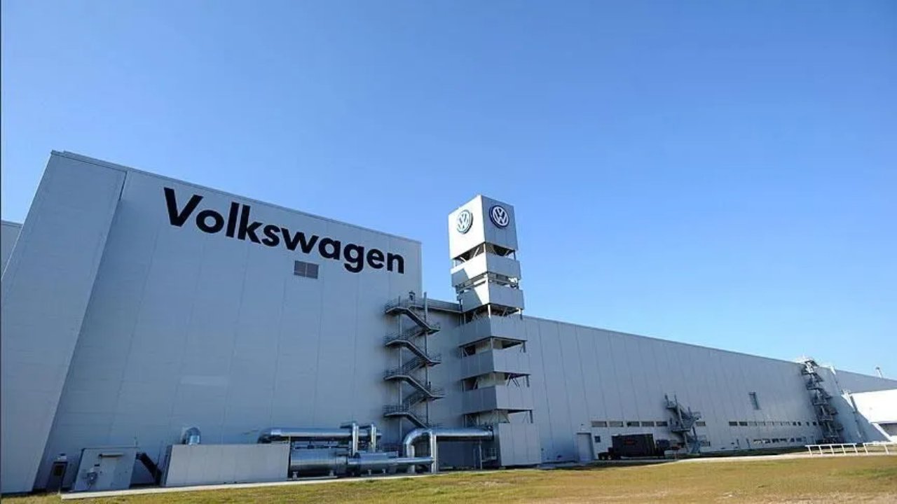 Alman otomotiv devi Volkswagen'den büyük yüzleşme! 100 bine yakın çalışanı işsiz kalabilir