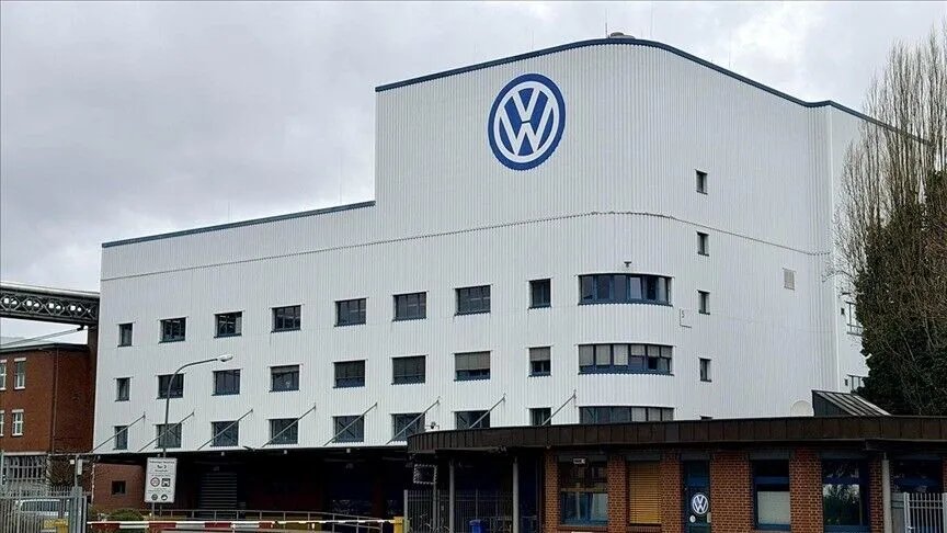 Alman otomotiv devi Volkswagenden büyük yüzleşme! 100 bine yakın çalışanı işsiz kalabilir