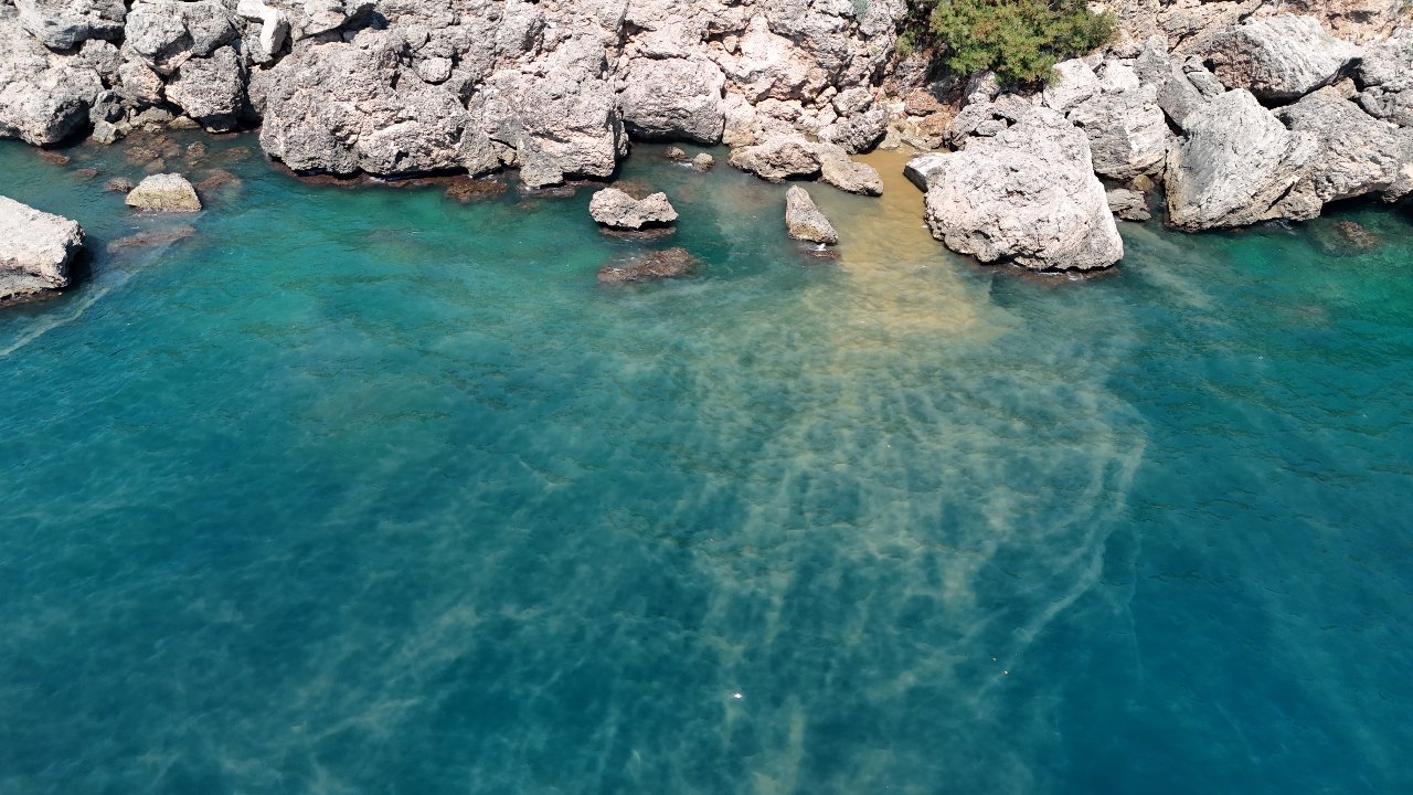 Antalya'da denize atık su karıştı! Rengi değişti kötü koku oluştu