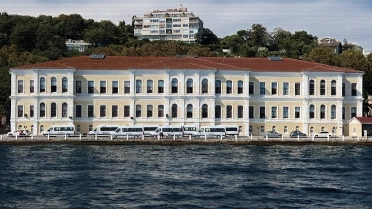 Böyle ödül ne görüldü ne duyuldu! 118 yıllık lise, YKS birincilerine TOGG hediye etti