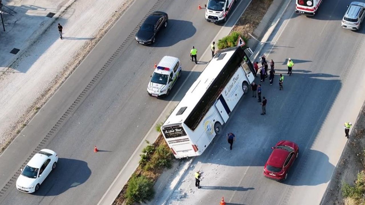 Burdur'da tur otobüsü devrildi, Ukraynalı 34 turist yara almadan kurtuldu
