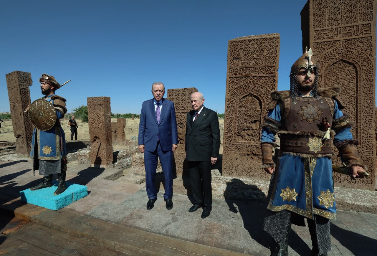 Erdoğan'dan Ahlat'ta 'terörsüz Türkiye' mesajı! "Yeni bir dönemin kapıları açılacak"