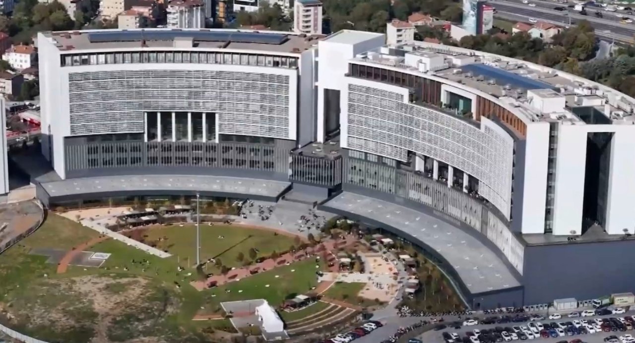 Gelenek bozulmadı, YKS şampiyonları yeniden Medipol'de!