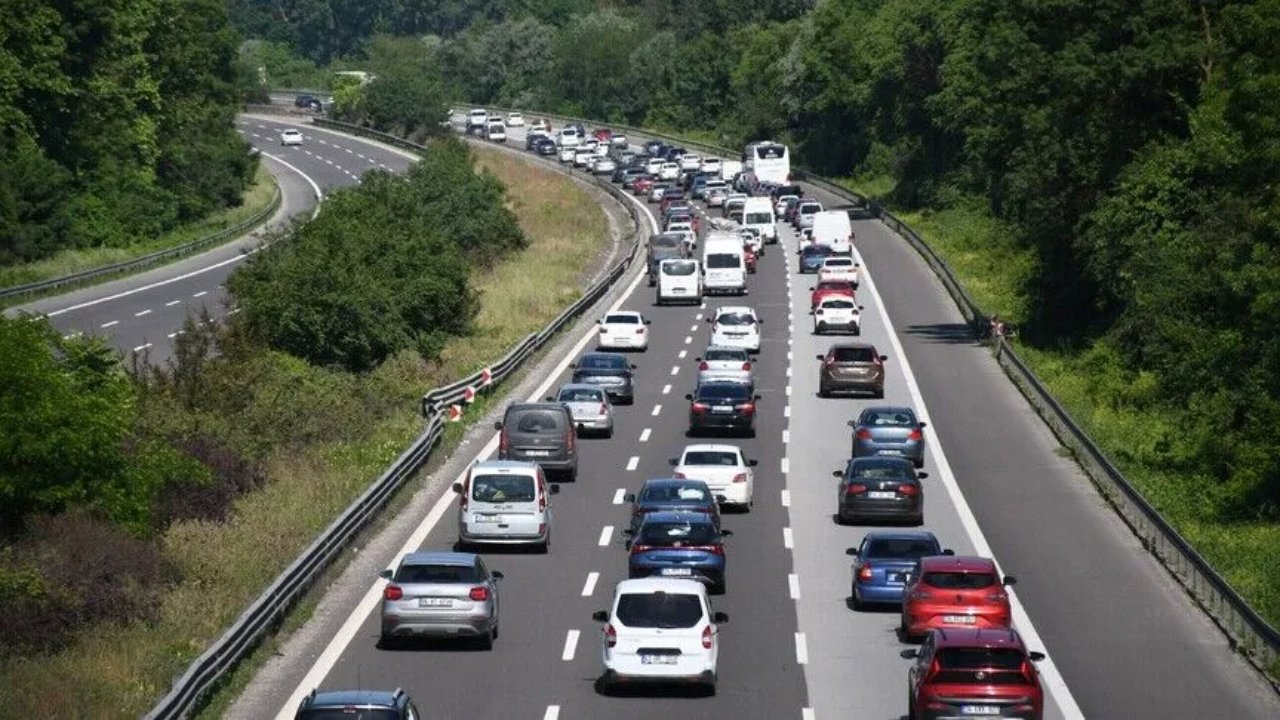 İstanbul yönü trafiğe kapatılacak! Sürücülere kritik uyarı: Valilik duyurdu