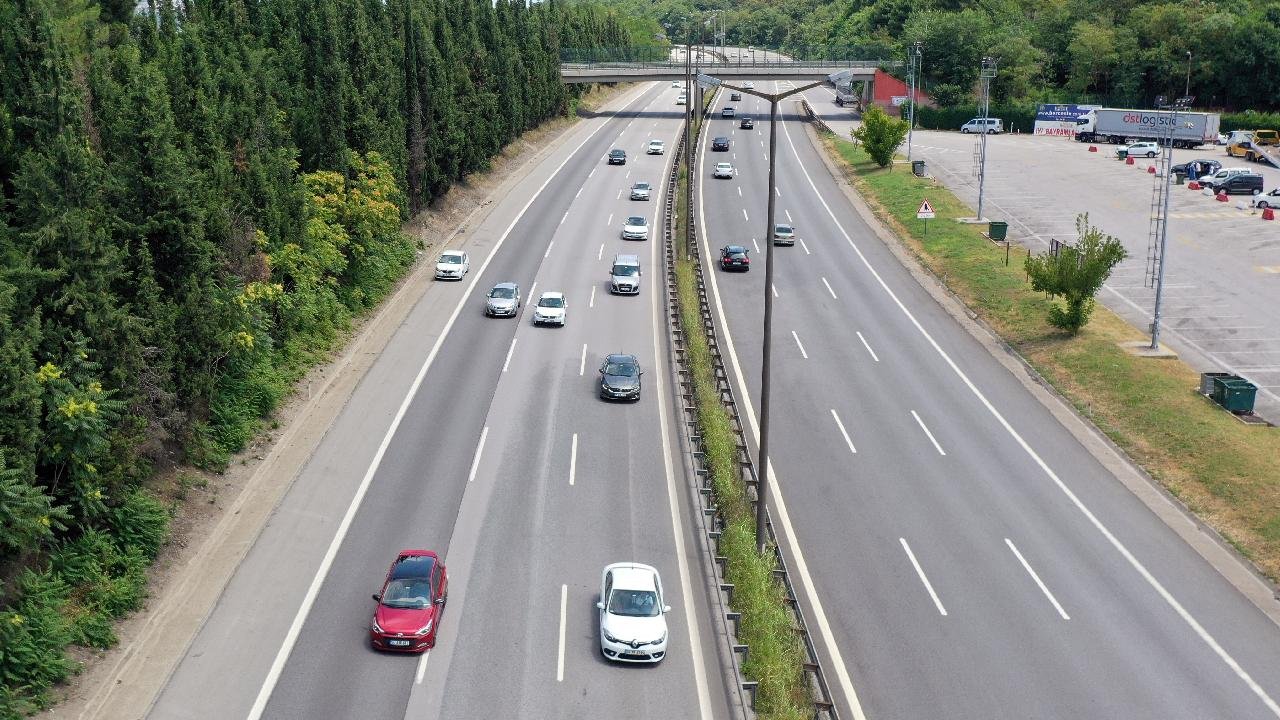 İstanbul yönü trafiğe kapatılacak! Sürücülere kritik uyarı: Valilik duyurdu