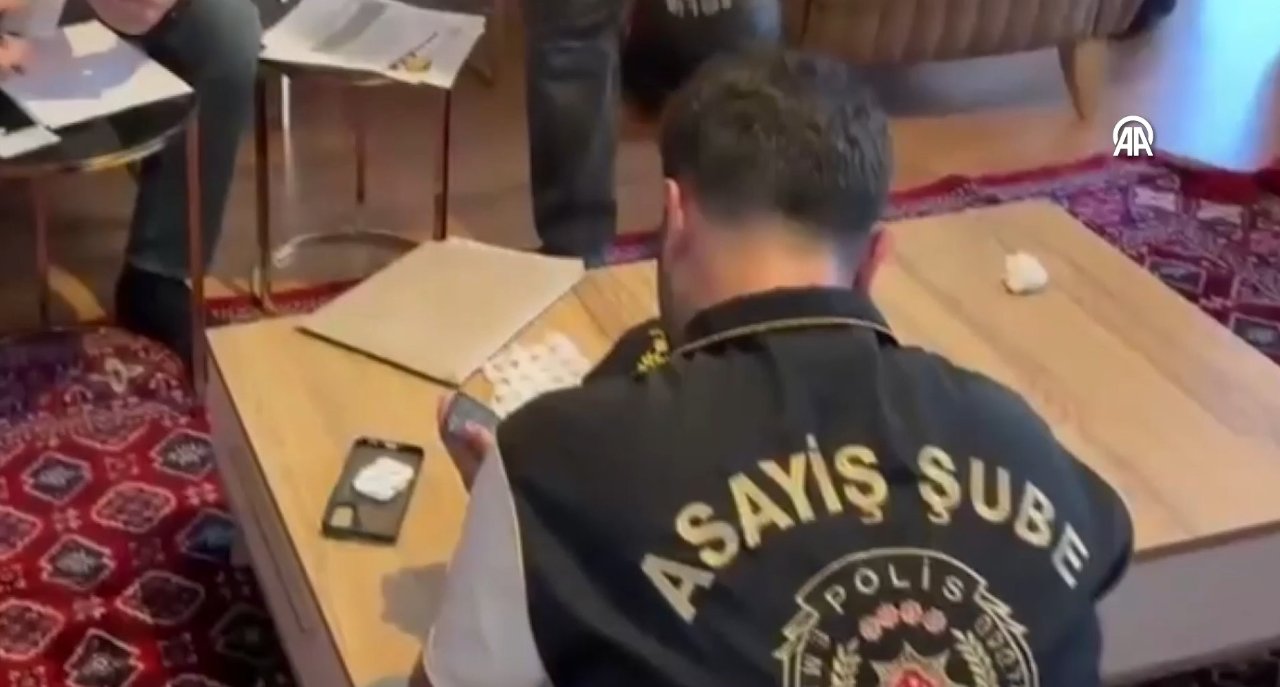 Masaj salonu görünümlü fuhuş yuvası! 6 rezil yakalandı