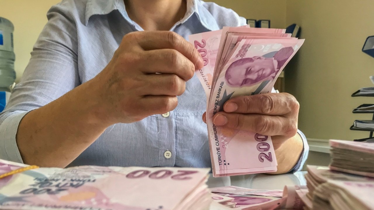 Memur ve emekli için masadaki rakamlar! 4 farklı enflasyon tahmini, 4 farklı zam senaryosu