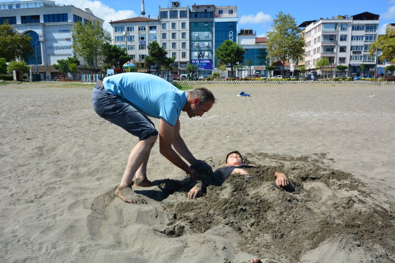 ‘Siyah altın’ selle Karadeniz sahillerine taşındı! Dünyada sınırlı ülkede var! 4 bine yakın kişi şifa buldu