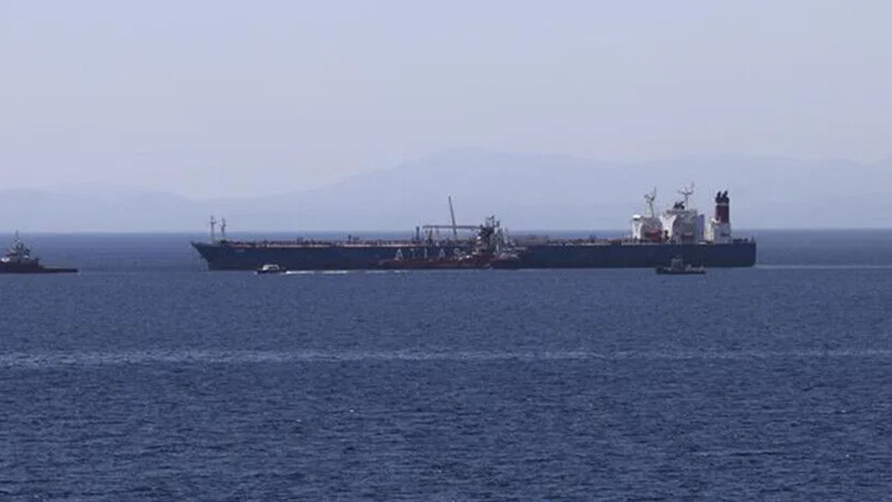 Umman açıklarında petrol tankeri vuruldu!