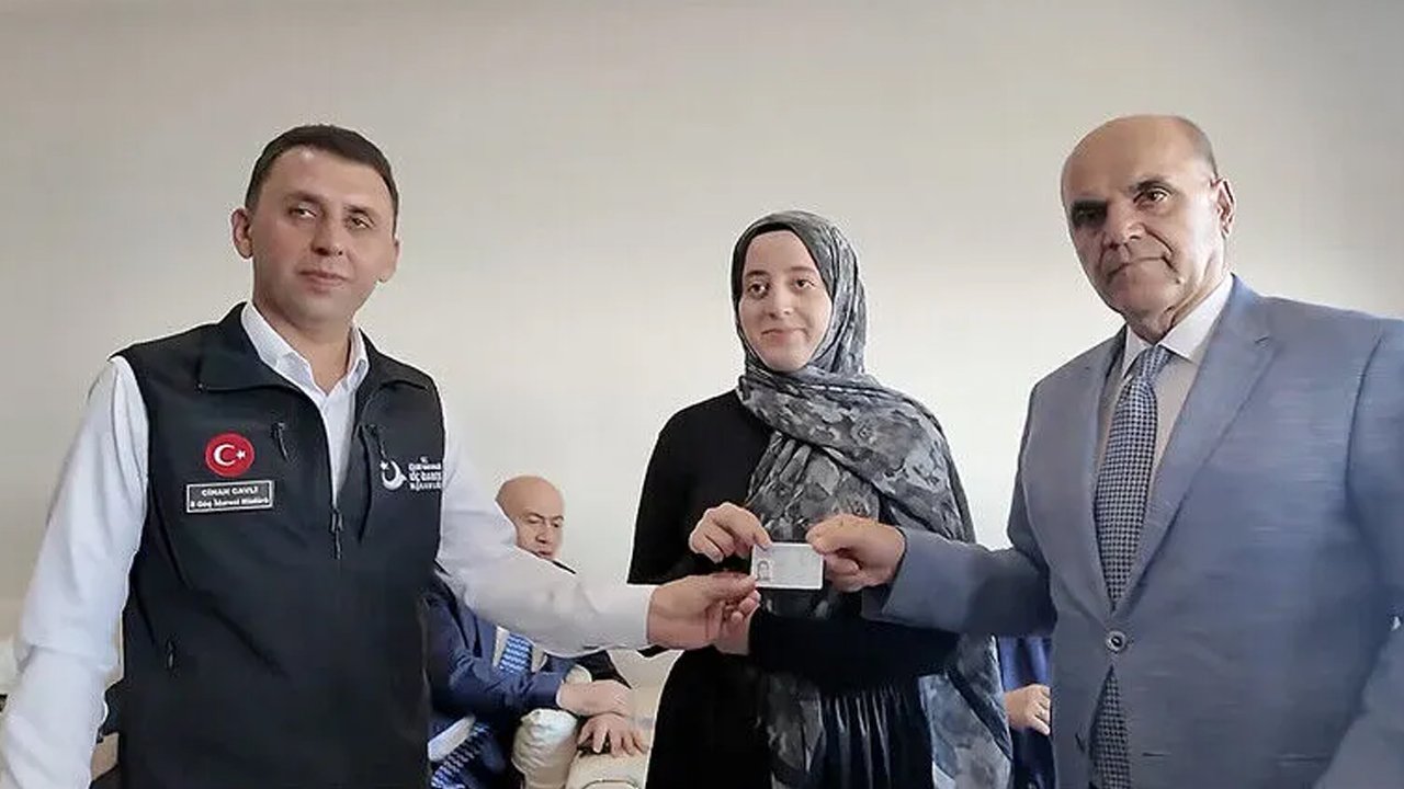 Ahıska Türkleri yeni yuvalarına kavuştu, kimlik kartlarını teslim aldı