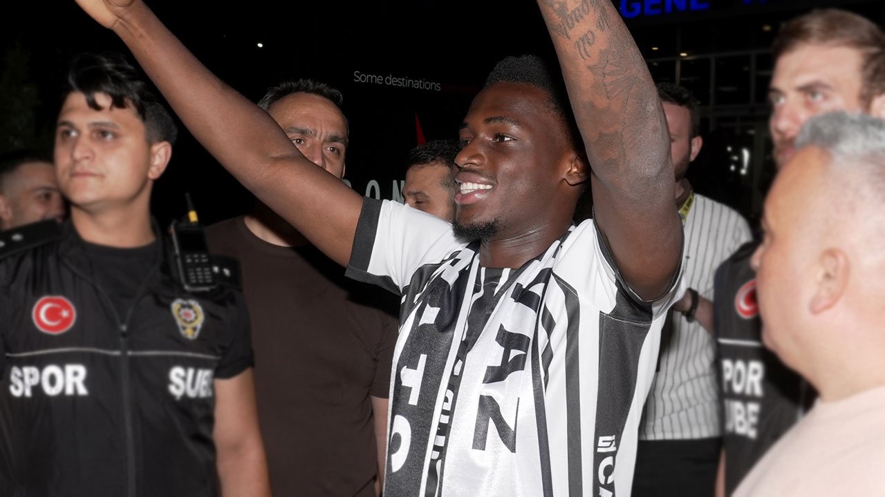 Beşiktaş'ın yeni transferi Poku, İstanbul'da
