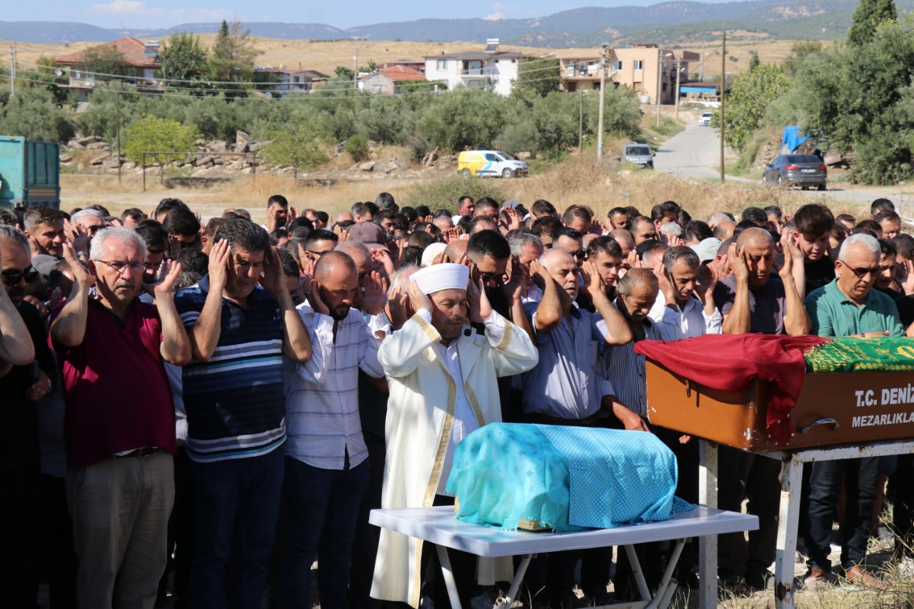 Bir babanın taşıdığı en acı yük! Eşi ve bebeğini aynı gün toprağa verdi