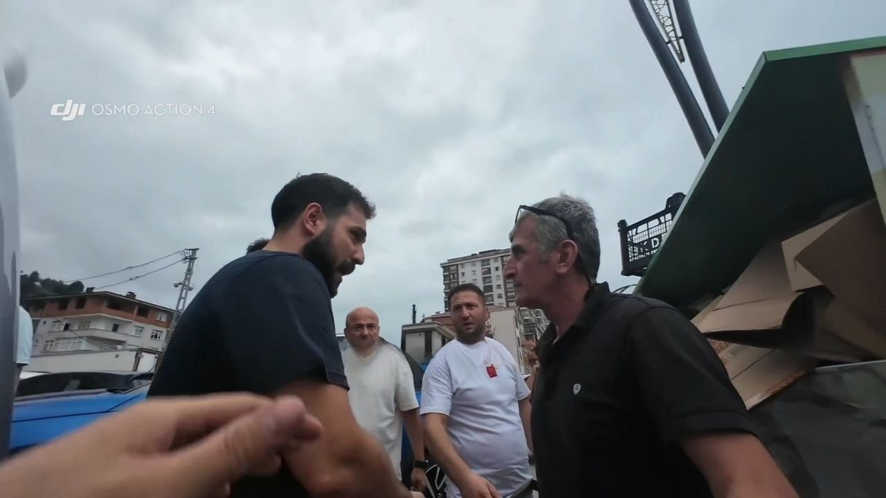 Bisiklet sürücüsüne çifte dehşete 360 bin TL ceza! Hakaret ettiler, yumrukladılar! Saldırı anları kamerada